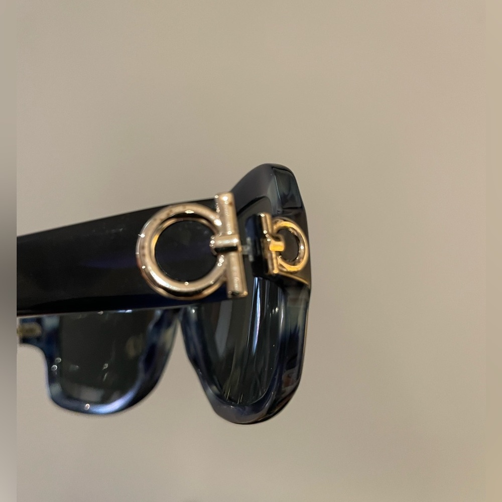 Like new Salvatore Ferragamo blue sunglasses.